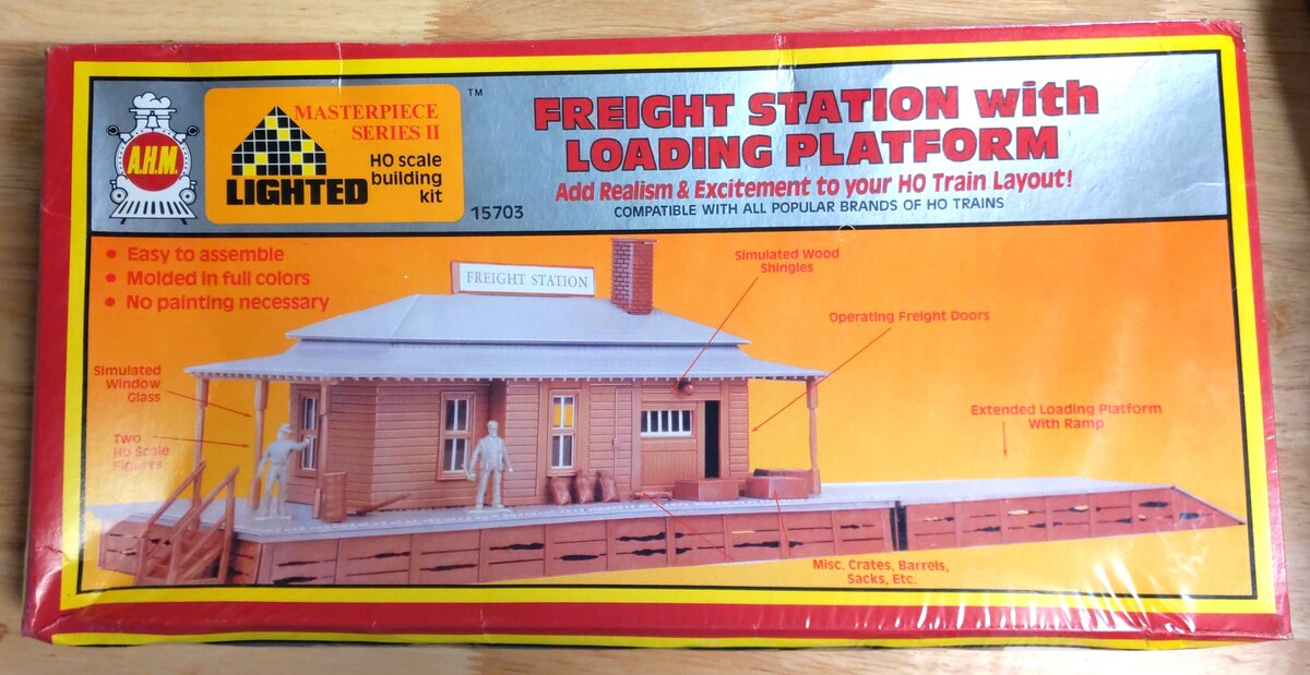 AHM 15703 HO Freight Station with Loading Platform