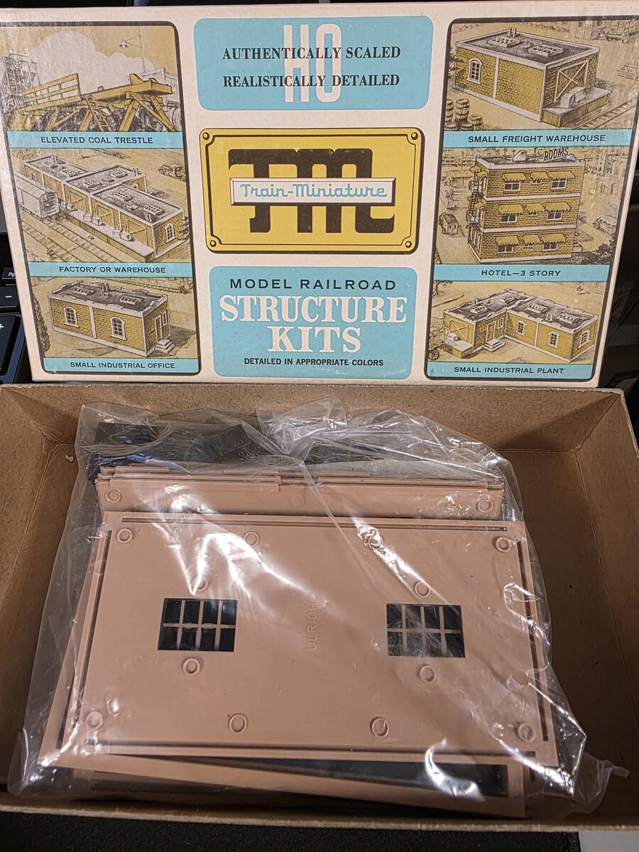 Train Miniature 7061 HO Factory or Warehouse Building Kit