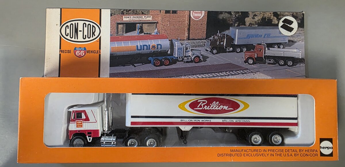 Con-Cor 0004-000102 HO Brillion Iron Works Tractor and Box Trailer