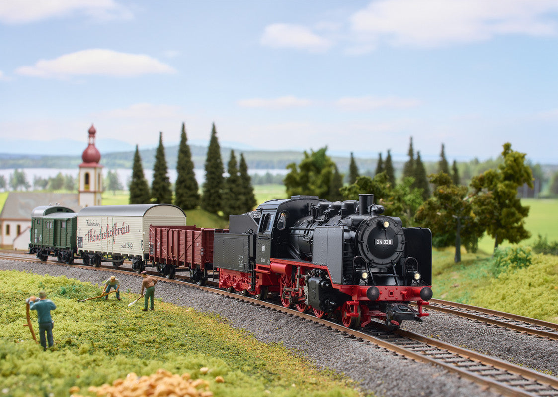 Marklin 29249 HO "Short Haul Freight Train with a Class 24" Digital Starter Set