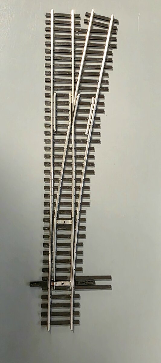 Walthers 948-892 HO Scale Code 83 Nickel Silver #5 Right Hand Switch Turnout