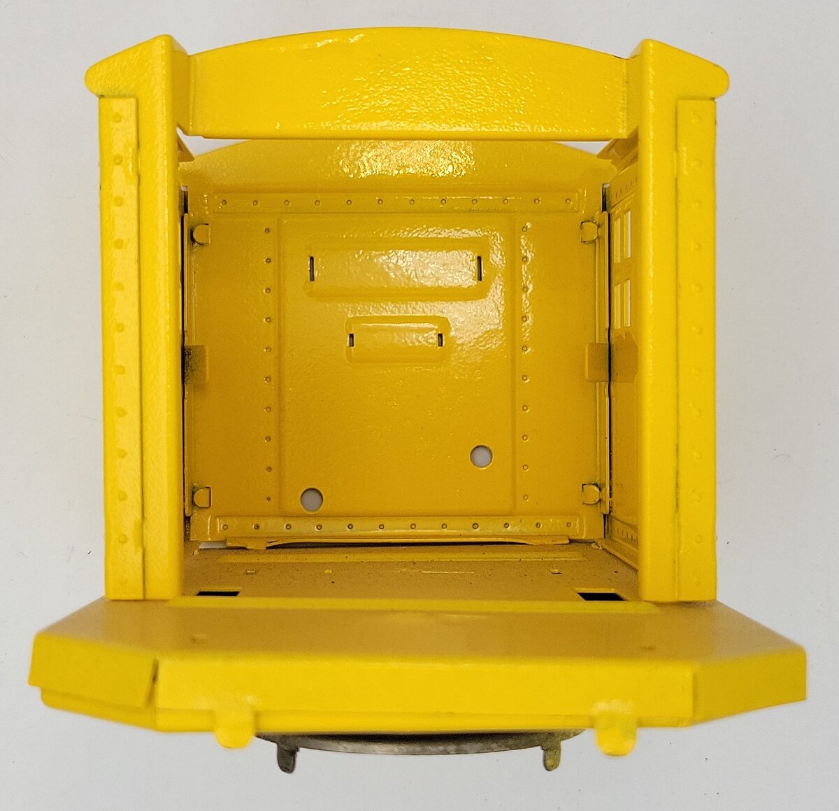 Lionel 219-100 Repainted Yellow Cab Upper & Lower Platform Assembly