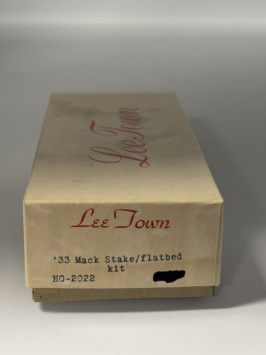 Lee Town 2022 HO '33 Mack Stake/flatbed Kit