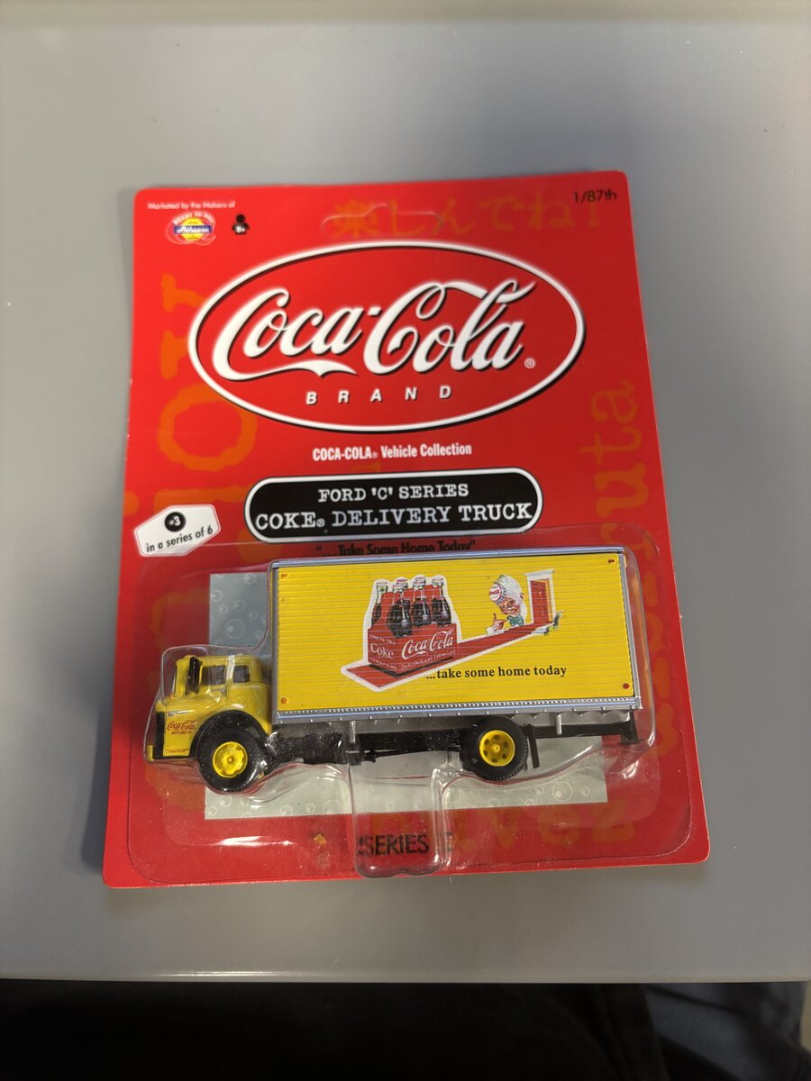 Coca-Cola 8202 HO Ford "C" Series Coke Delivery Truck
