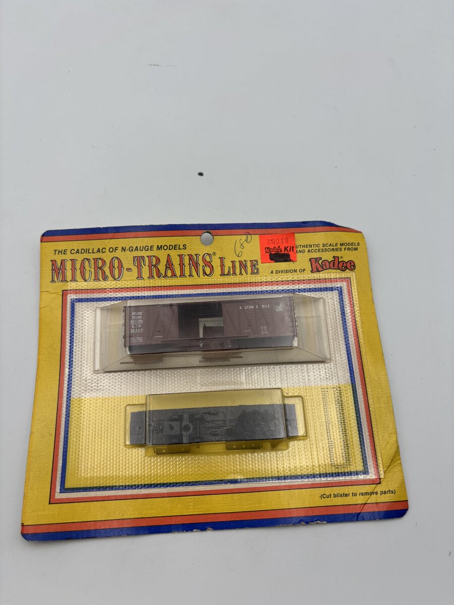 Micro-Trains 29019 N-Scale Boxcar Starter Kit
