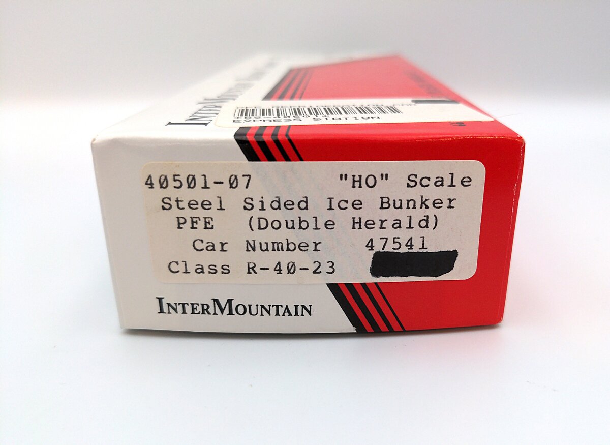 InterMountain 40501-07 HO PFE Double Herald Steel Sided Ice Bunker Car Kit