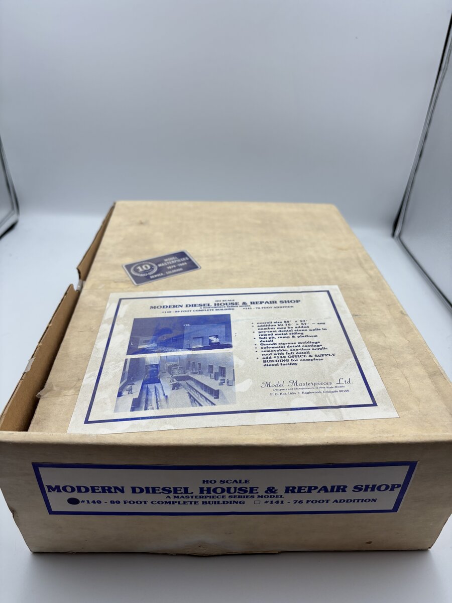 Model Masterpieces 140 HO Modern Diesel House & Repair Shop Kit