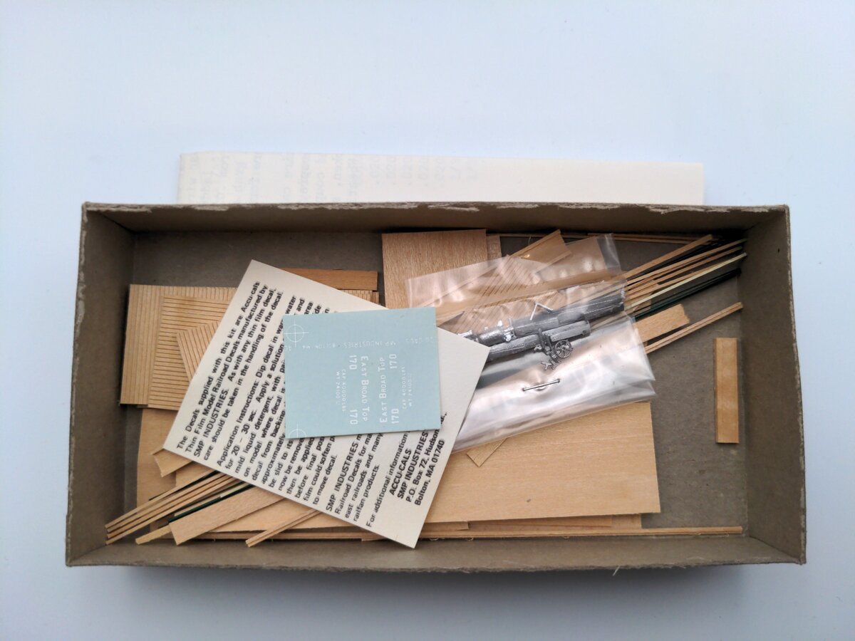 Quality Craft 324 HO N3 East Broadtop Double-Sheathed Box Car Kit