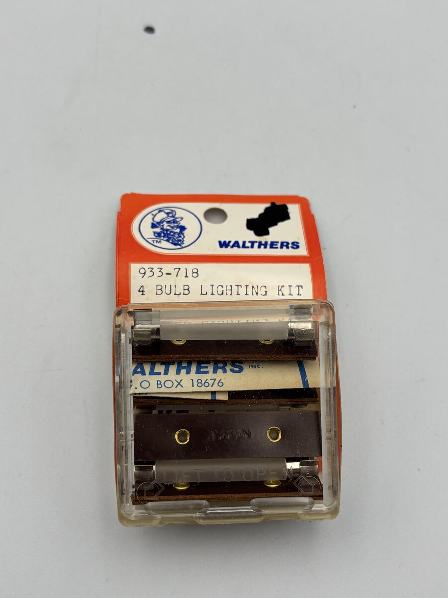 Walthers 933-718 4 Bulb Lighting Kit (Box of 4)