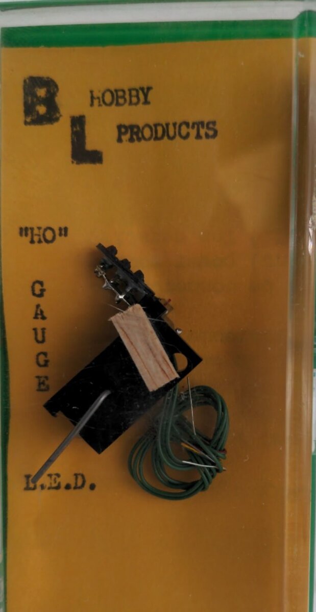 BL Hobby Products 235 HO Gauge 3 Light Standard Signal Dwarf LED