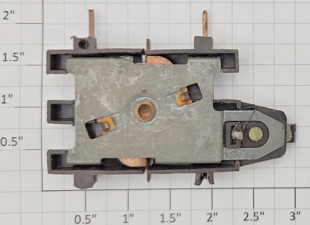 Lionel 37-8 Super O Uncoupler Track Section with Pins