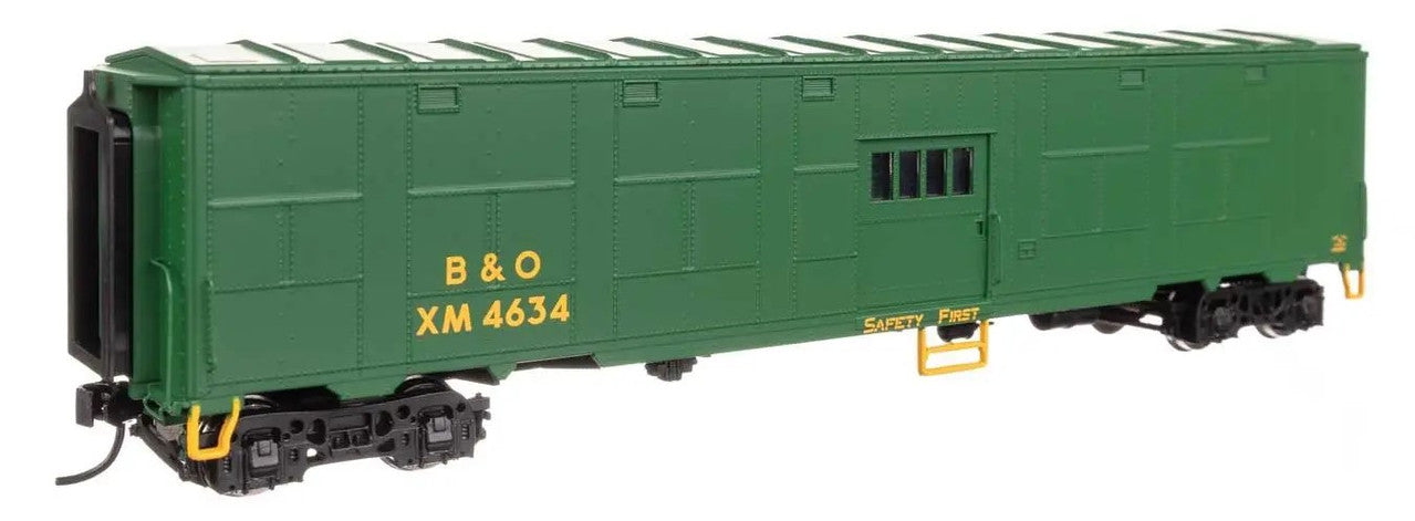 Walthers 920-10846 HO B&O C&O-Style Exp Boxcar Troop Sleeper Conversion #4634