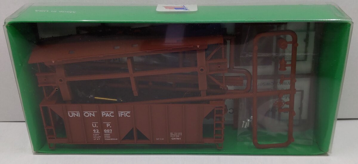 Bowser HO Scale Union Pacific 70 Ton 2 Bay Covered Hopper U.P.H.S. Road #92007