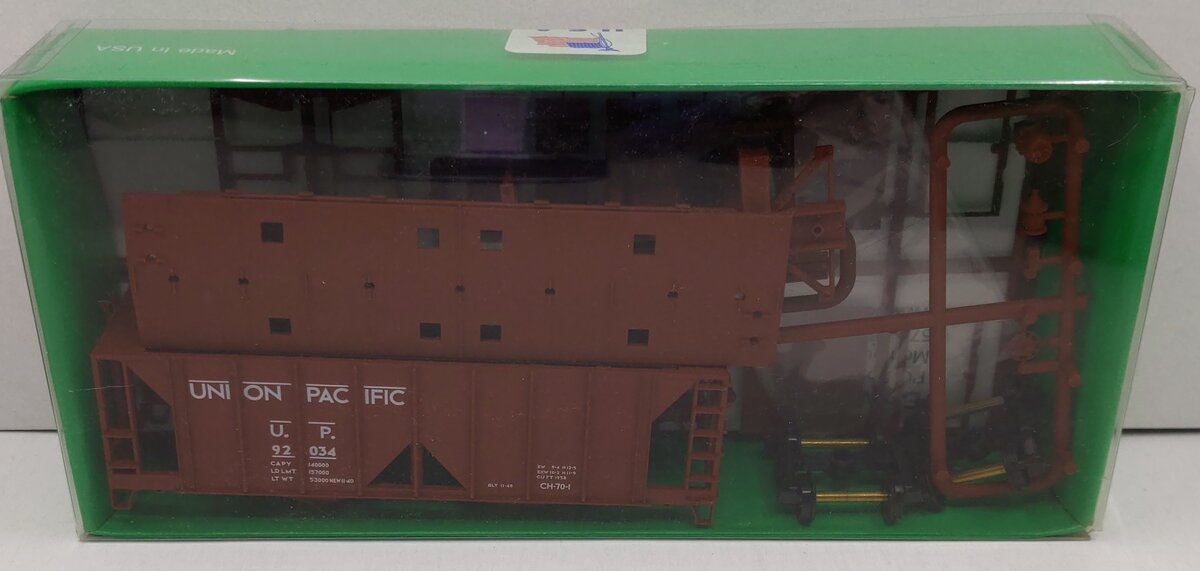 Bowser HO Scale Union Pacific 70 Ton 2 Bay Covered Hopper U.P.H.S. Road #92034