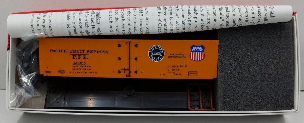 InterMountain 41702P-41 HO Pacific Fruit Express Refrigerator Car Kit (#42325)
