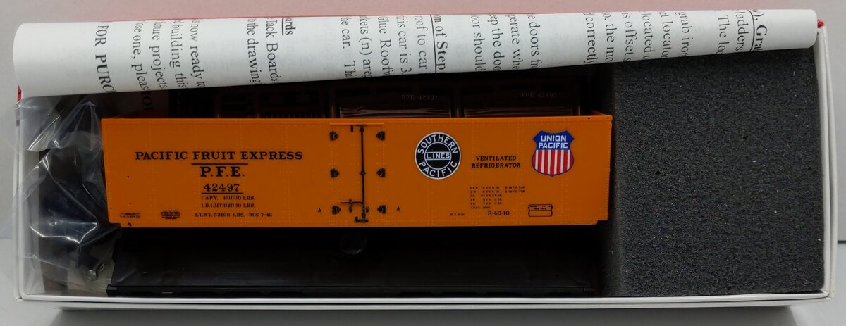 InterMountain 41702P-44 HO Pacific Fruit Express Refrigerator Car Kit (#42497)
