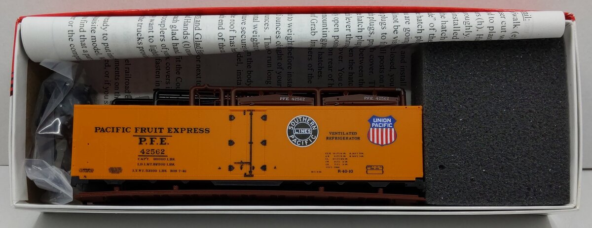 InterMountain 41702P-46 HO Pacific Fruit Express Refrigerator Car Kit (#42562)