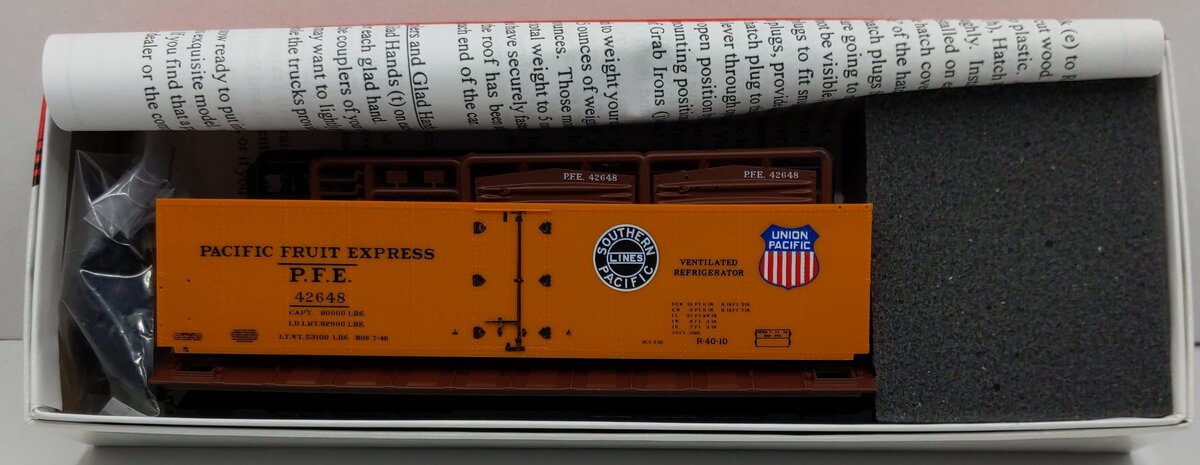 InterMountain 41702P-47 HO Pacific Fruit Express Refrigerator Car Kit (#42648)