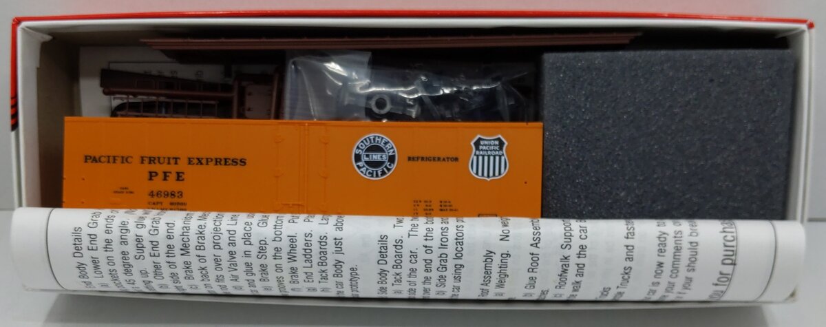 InterMountain 40532-04 HO Pacific Fruit Express Steel Sided Ice Bunker Car Kit