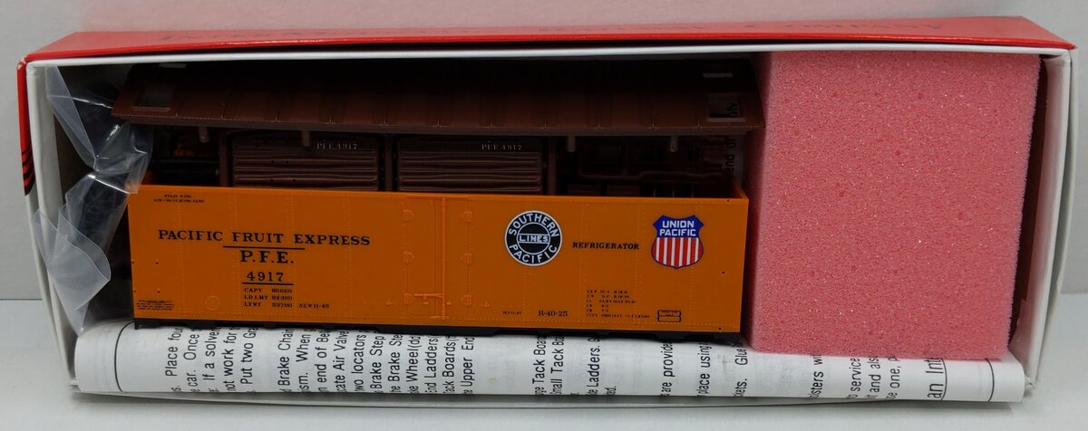 InterMountain 4917 HO Pacific Fruit Express R-40-25 Reefer Double Herald Car Kit