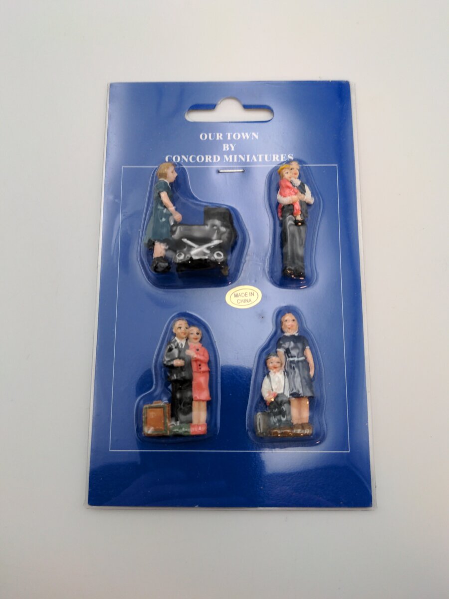 Concord Miniatures M1846 O "Our Town" Family Groups Figures
