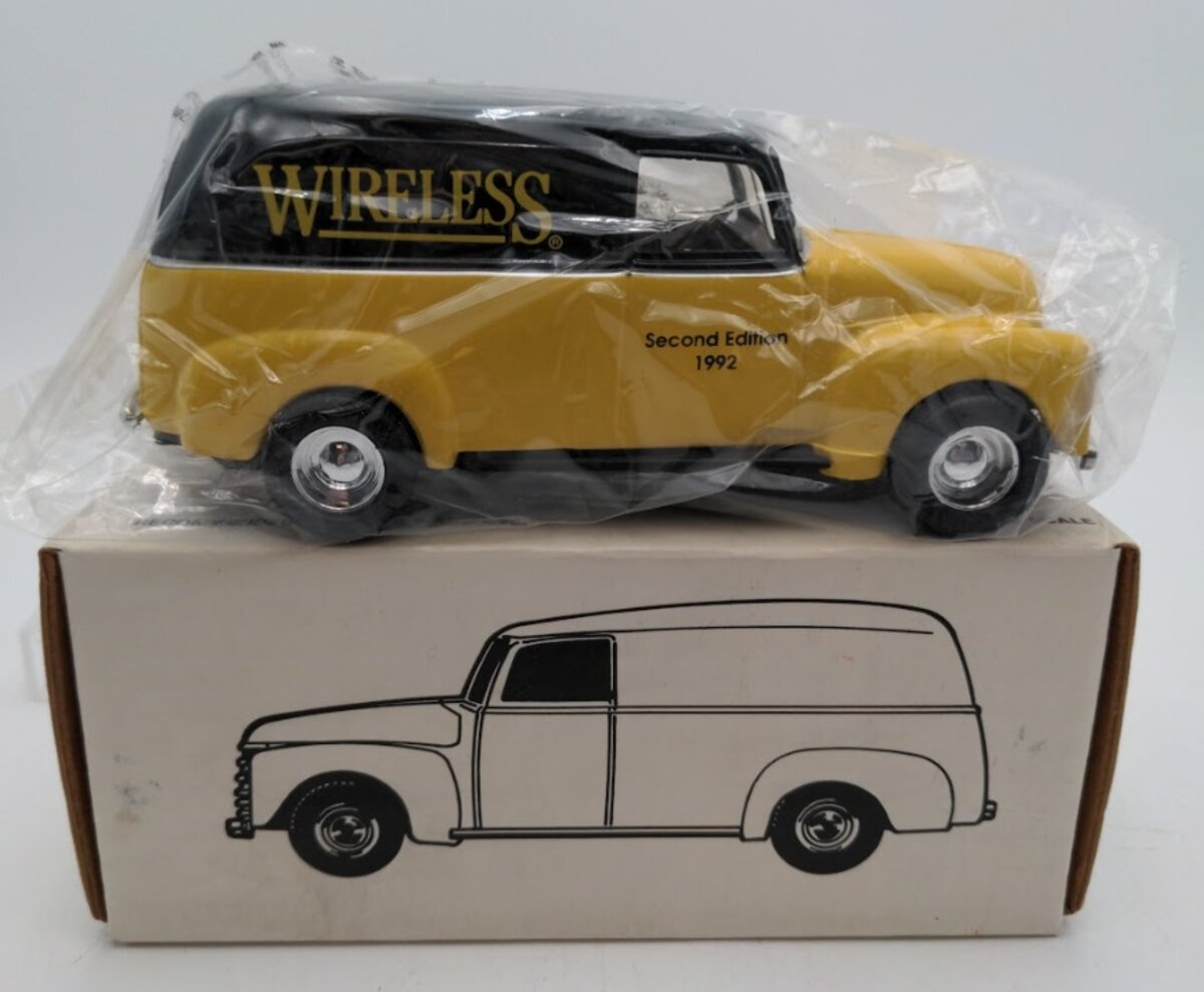 Ertl 9561-1 1:25 Wireless Second Edition 1992 1950 Panel Van Truck Bank