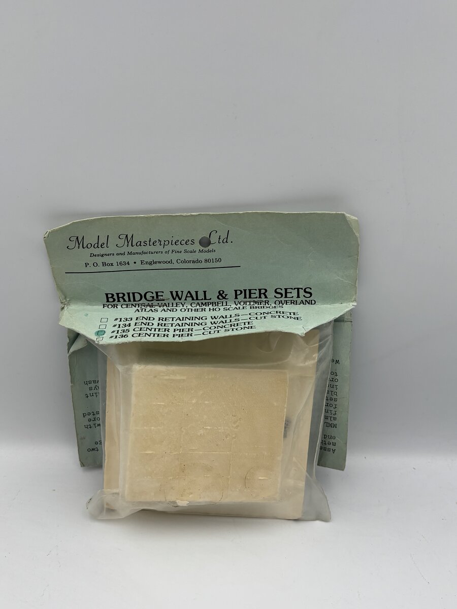 Model Masterpieces 135 HO Scale Concrete Center Bridge Pier