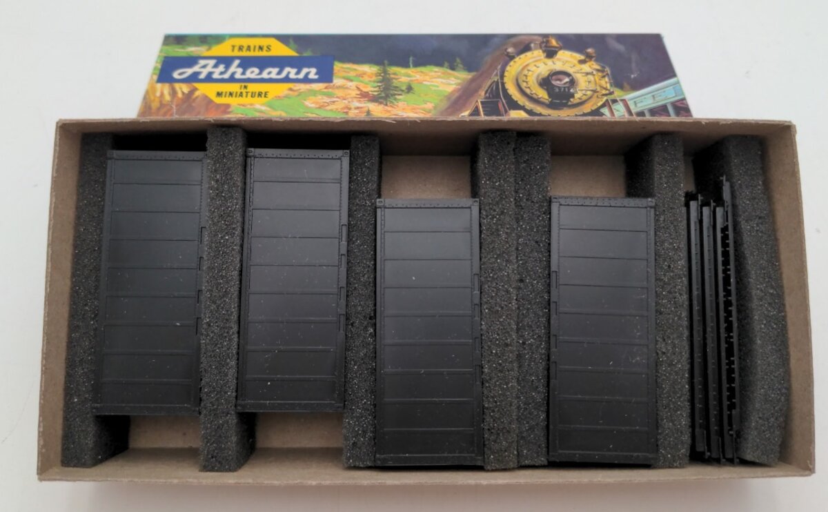 Athearn 2060 HO Scale 20 Ft Container Outside Braced Black Undecorated Kit