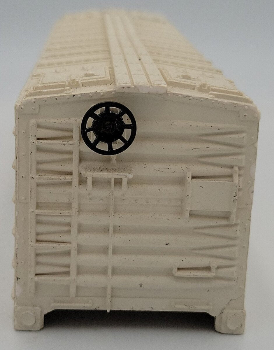 Lionel 3472-61 White Milk Car Shell w/ Operating Hatch and Broken Door Frames