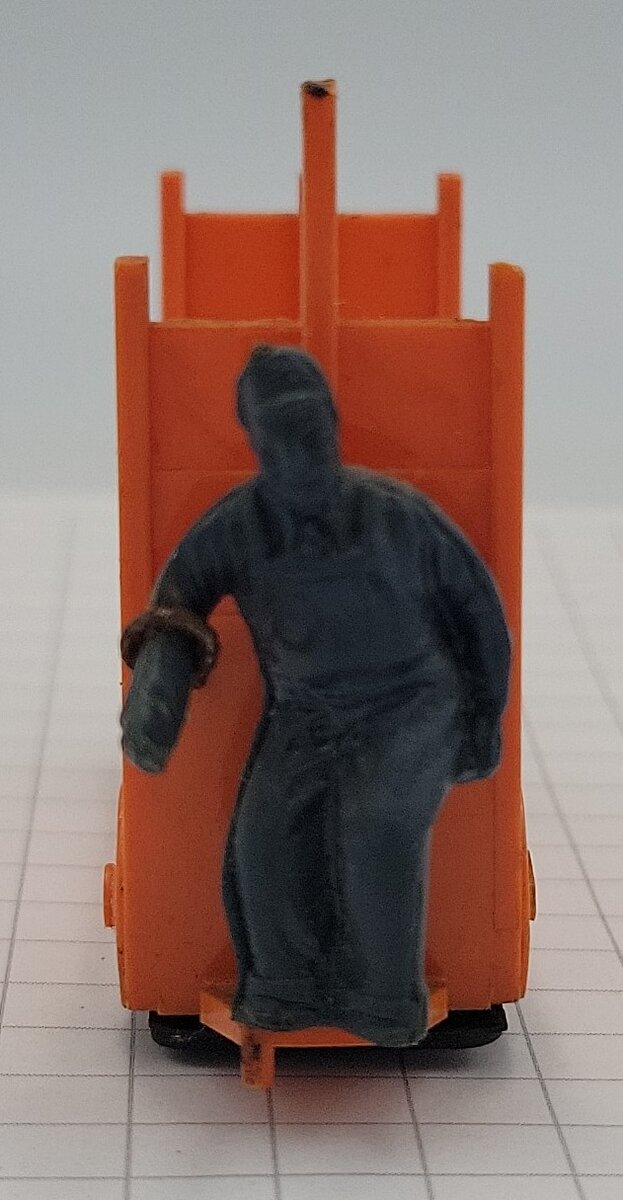 Lionel 356-35 Orange Baggage Cart Truck and Figure