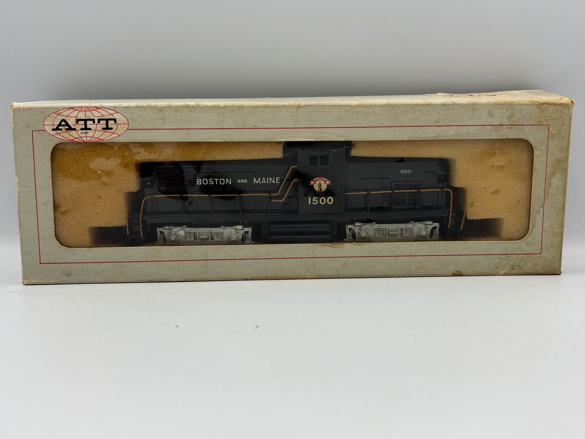 ATT HO Powered-Dummy Diesel Locomotive Boston And Maine 1500