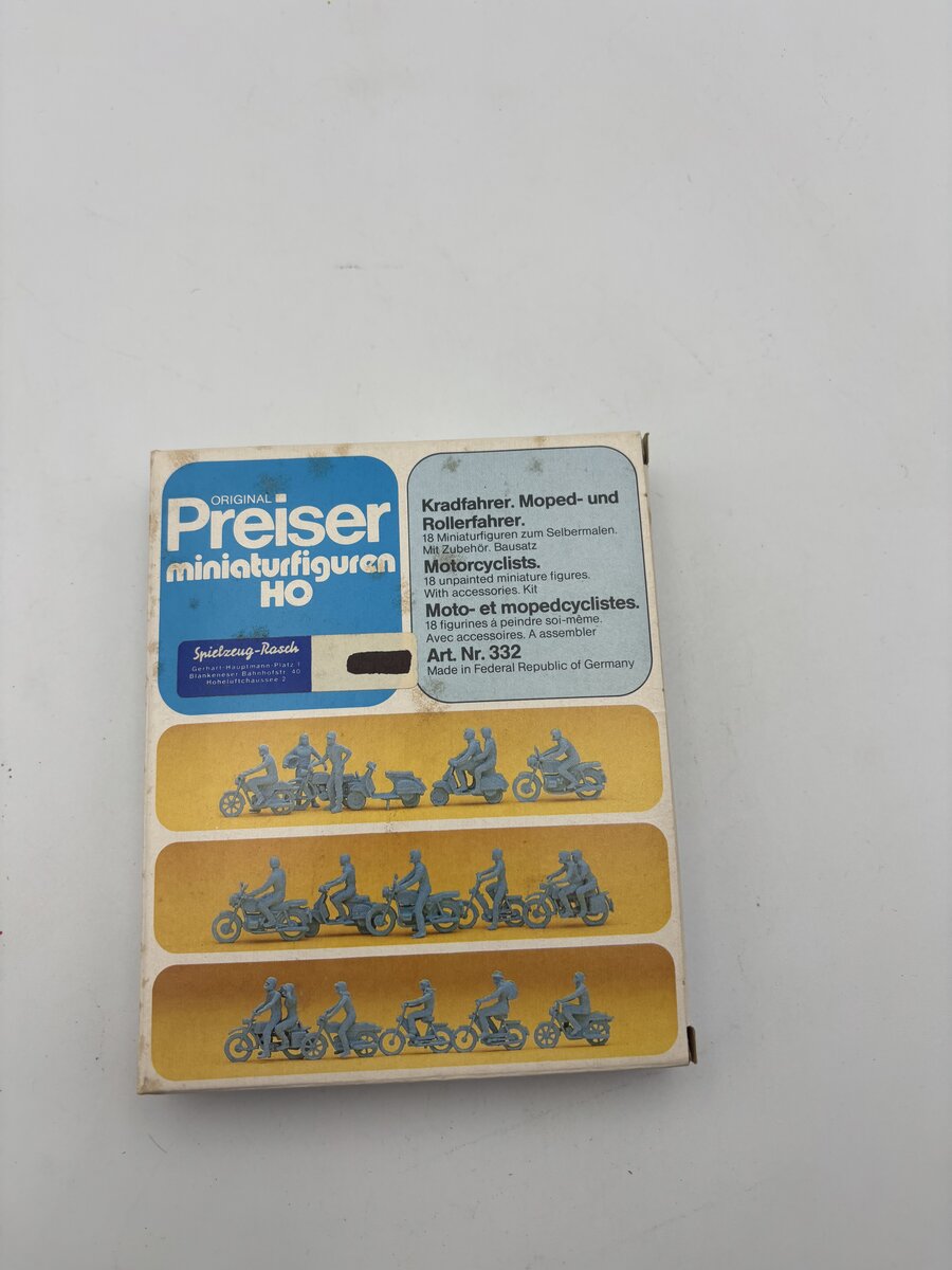 Preiser 332 HO 18 Unpainted Motorcyclists With Accessories