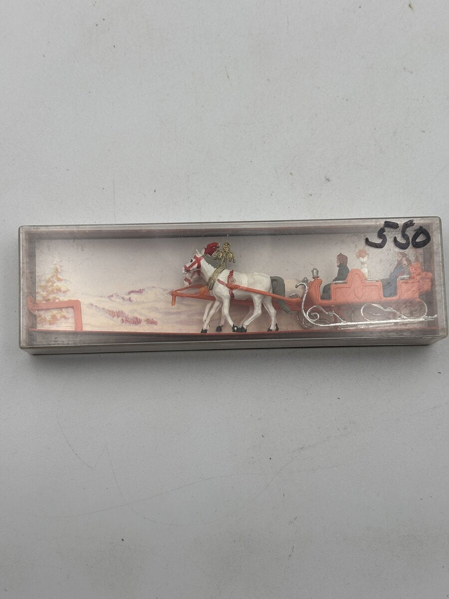 Merten 2419 HO 1:87 Horse Drawn Orange Sleigh Figure Set