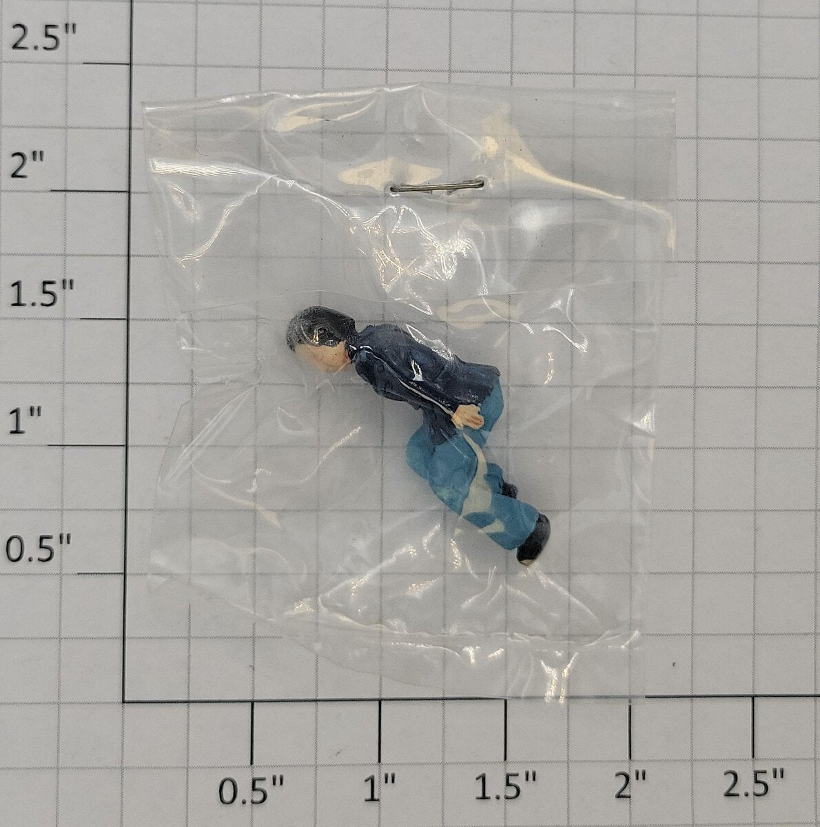 Acme 0817-21 O Gauge Sitting Passenger in Blue Outfit