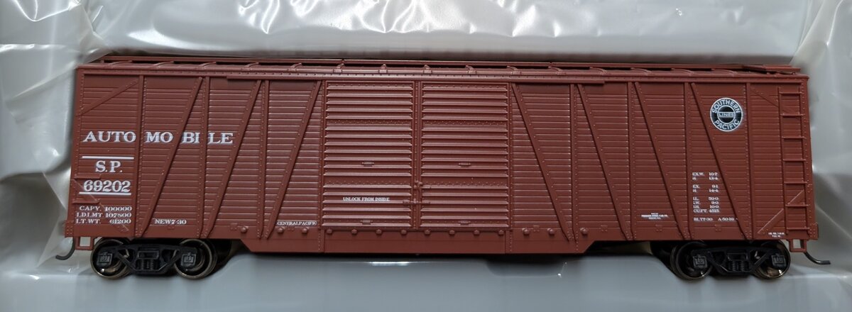 Athearn 90091Southern Pacific 50' Single-Sheathed Outside Braced Boxcaer #69202