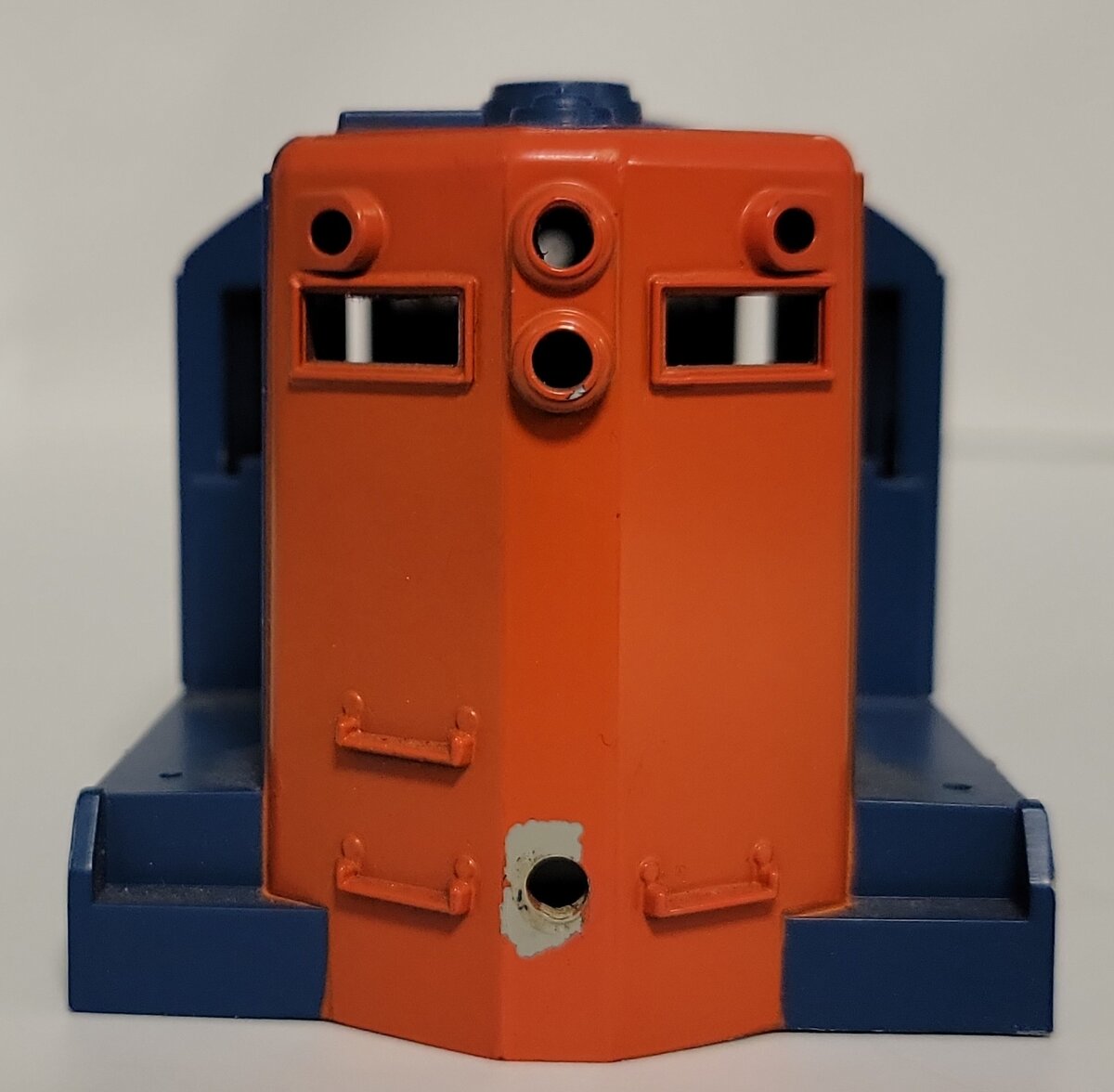 Lionel 8356-3 Damaged Grand Trunk GP-7 Diesel Locomotive Shell