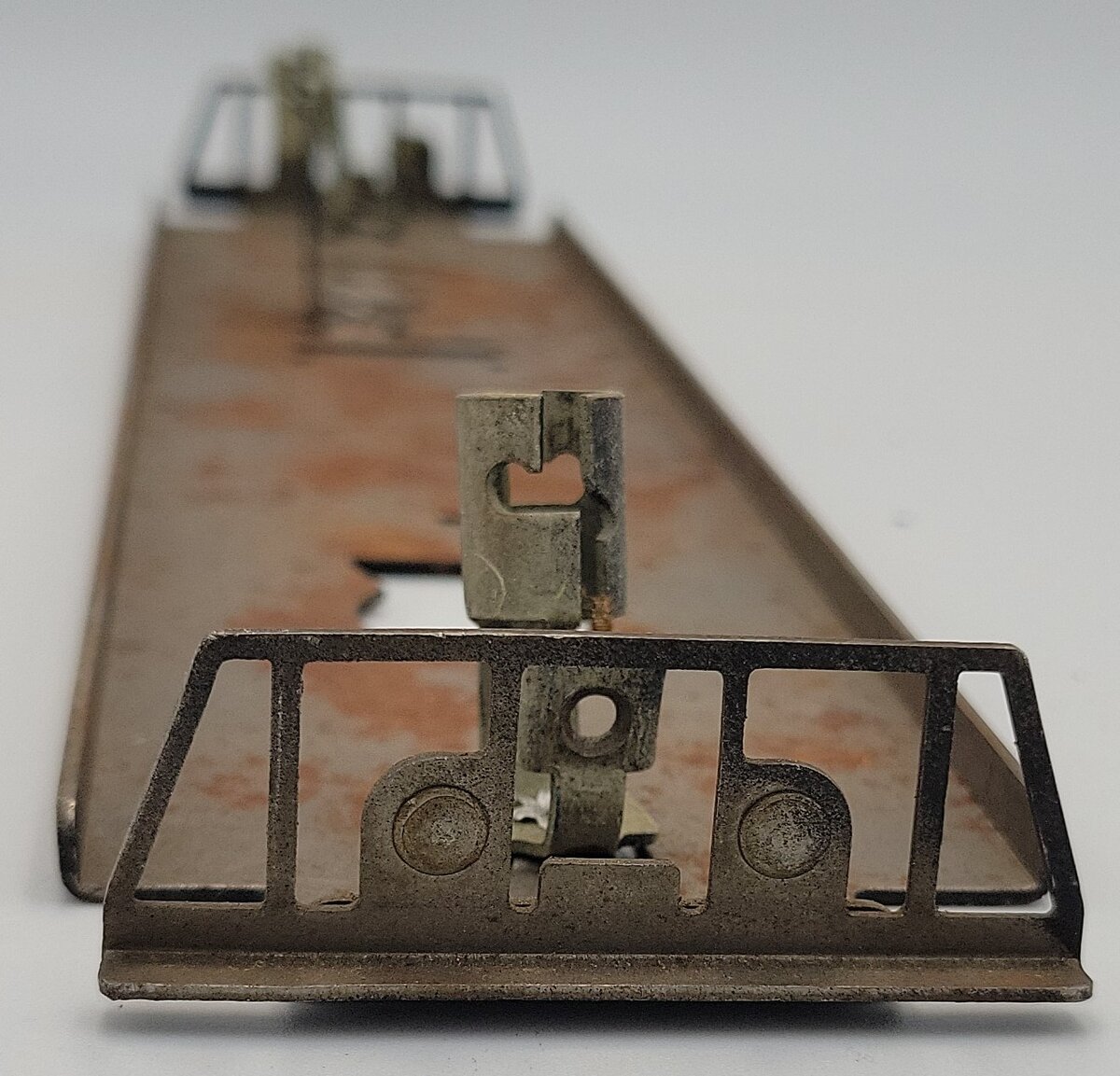 Lionel 8754-211 O Gauge Rectifier Frame with Bayonet Lamp Sockets