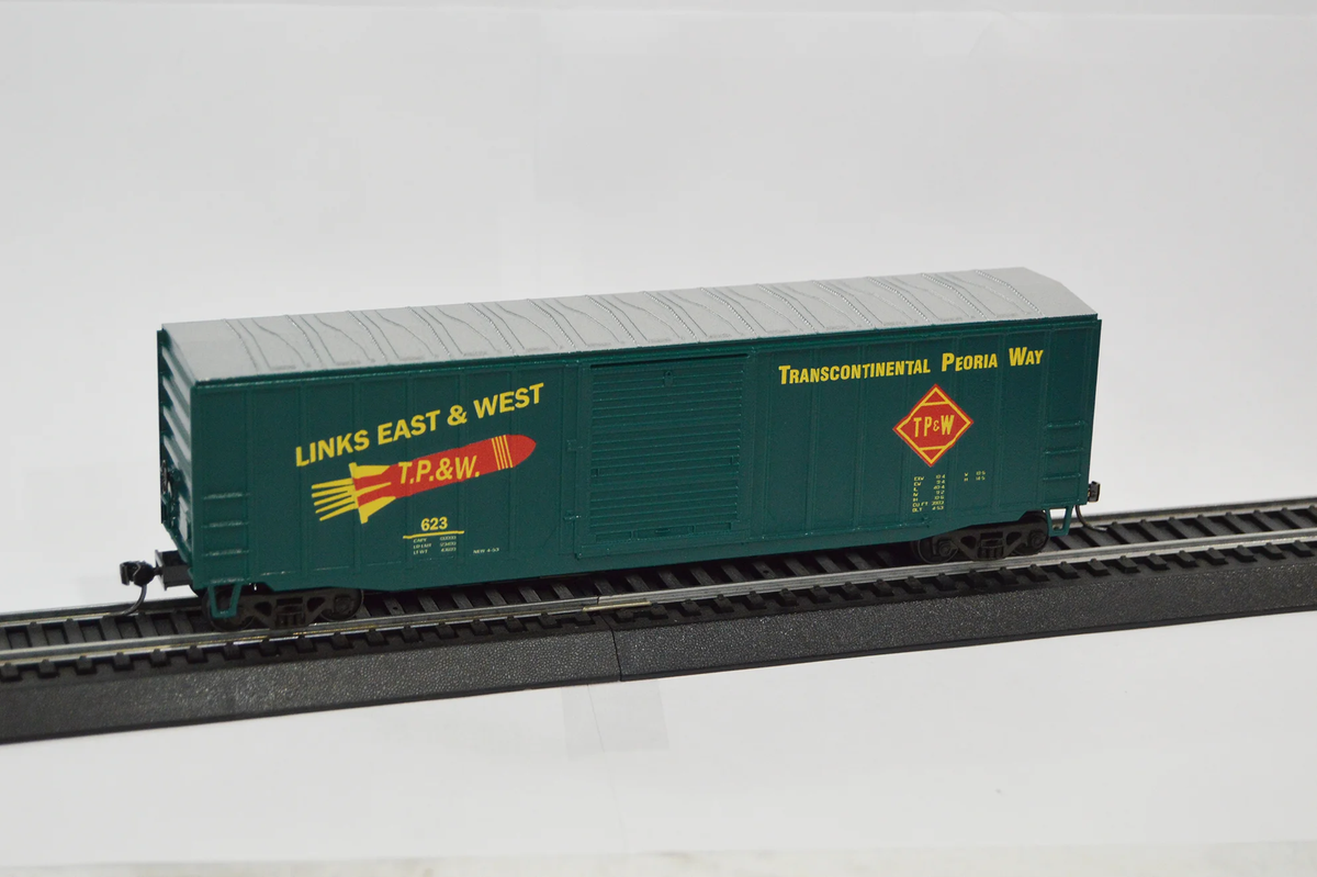 Value Trains USA 10102 TP&W Rocket Scheme 50’ 6” ACF Boxcar