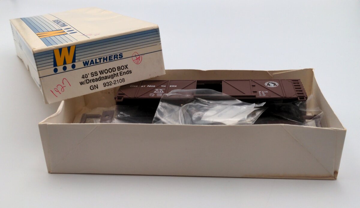 Walthers 932-2108 HO Scale 40' SS Wood Box with Dreadnaught Ends GN Kit