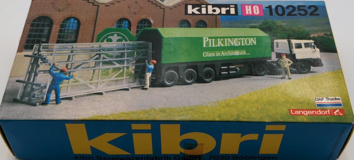 Kibri 10252 HO Pilkington DAF Truck Building Kit