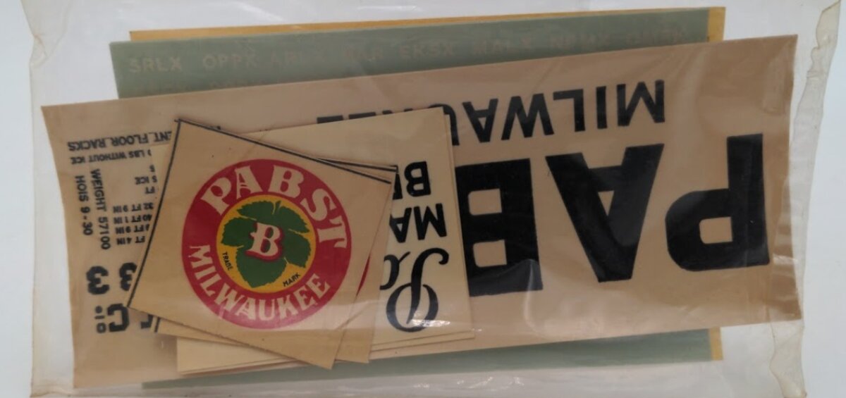 Walthers II66 O Gauge Black Pabst Refrigerator Freight Car