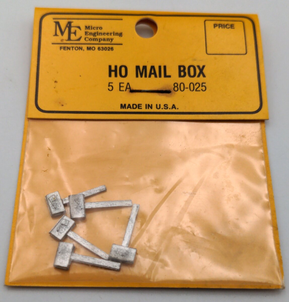 Micro Engineering 80-025 HO Scale White Metal Mail Box (Set of 5)