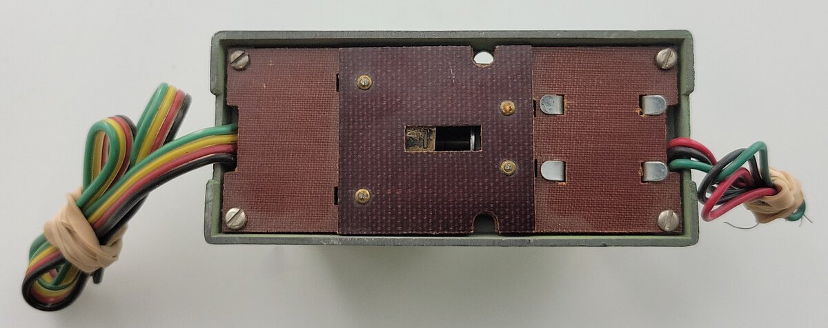American Flyer 695 Green Reverse Loop Relay with Wiring