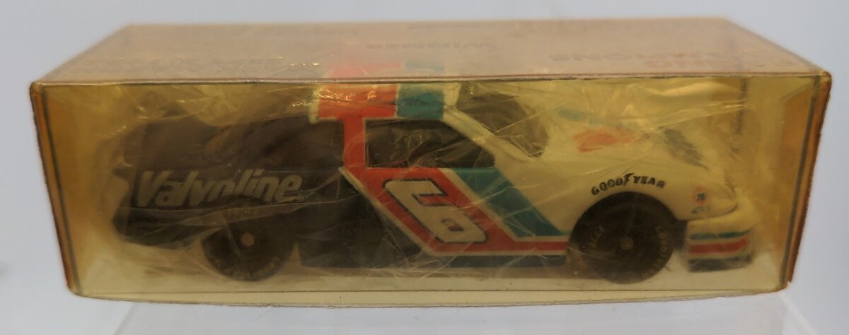 Racing Champions 02087 1/64 Scale #6 Valvoline Ford Thinderbird 1993 Mark Martin