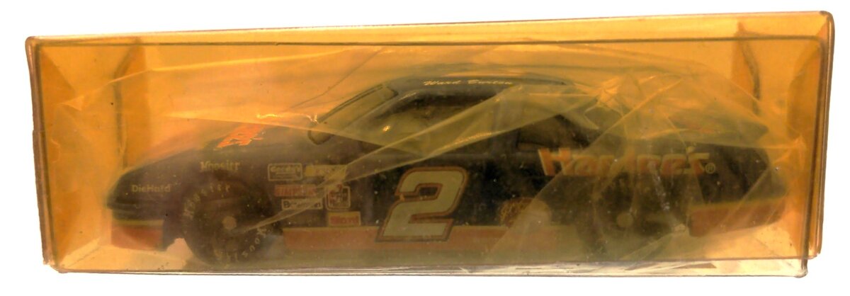 Racing Champions 02048 1:64 Scale 1992 NASCAR Diecast # 2 Ward Burton Hardee's
