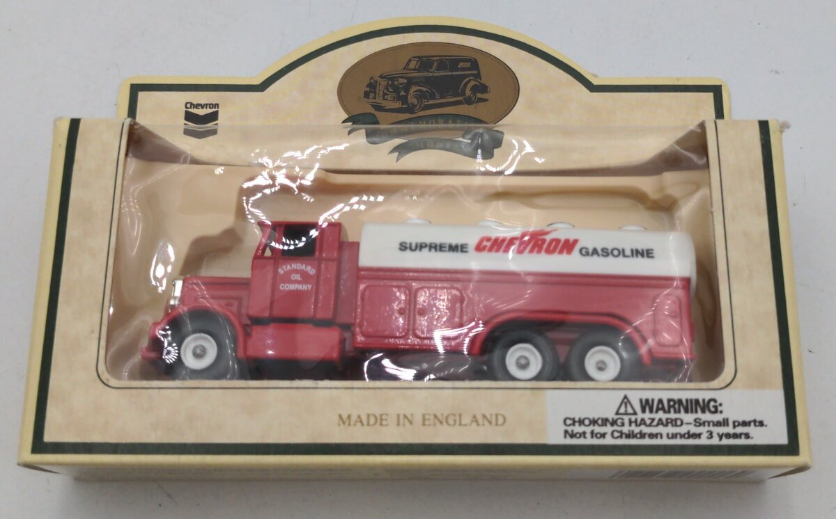 Lledo 1937 Chevron Six Wheel Refined Oil Truck