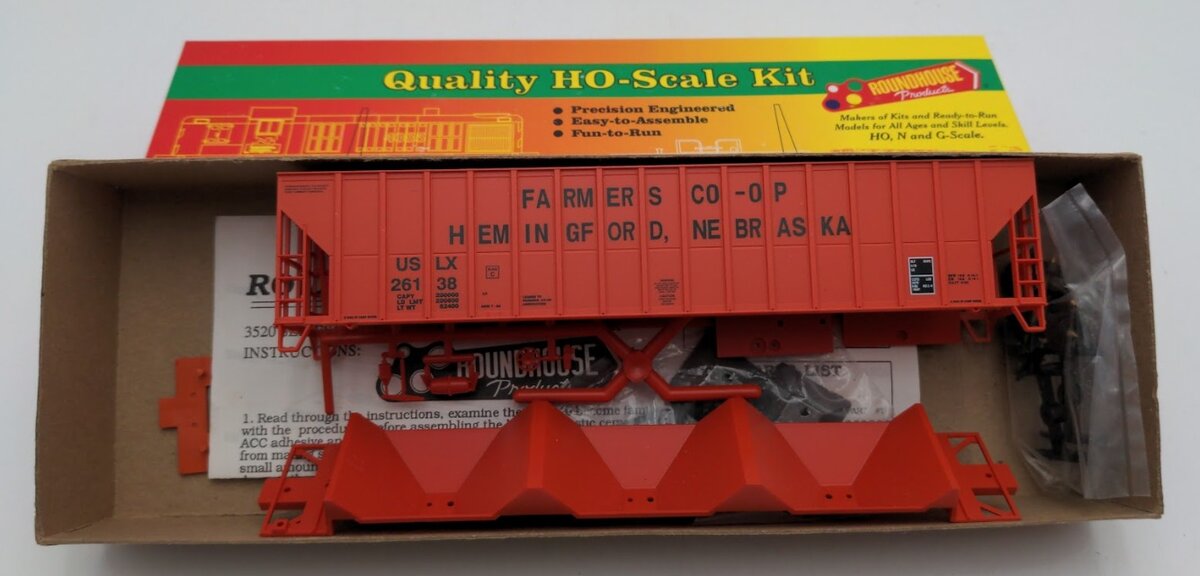 Roundhouse 07939 HO Scale 54' 3-Bay Covered Hopper CO-OP Hemingford # 26138 Kit