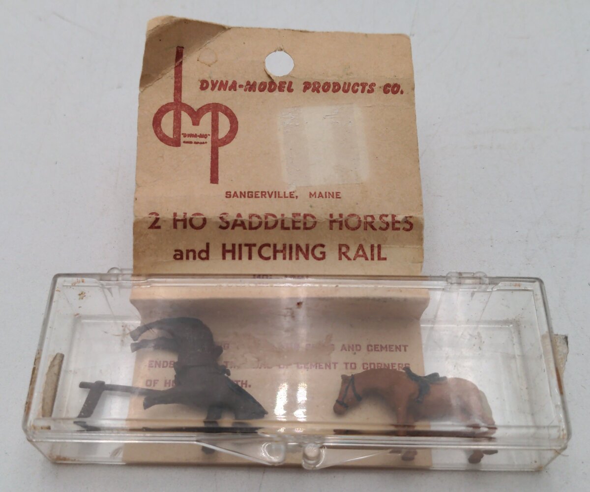 Dyna-Model 1501 HO Saddled Horses (2) & Hitching Rail
