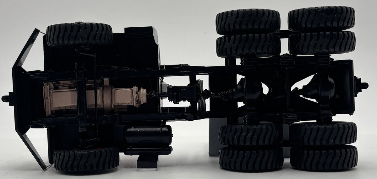 Miniatur Models 50071 1:50 Mack M-45 Heavy Tractor Mammoet