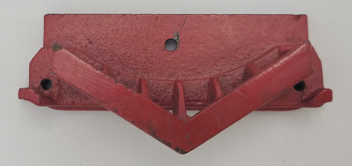 Lionel 318-24 Red Cast Pilot & Cowcatcher - Damaged